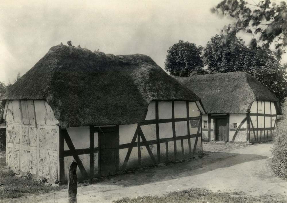 Aaruphuset - A Danish farmhouse photographed 1927